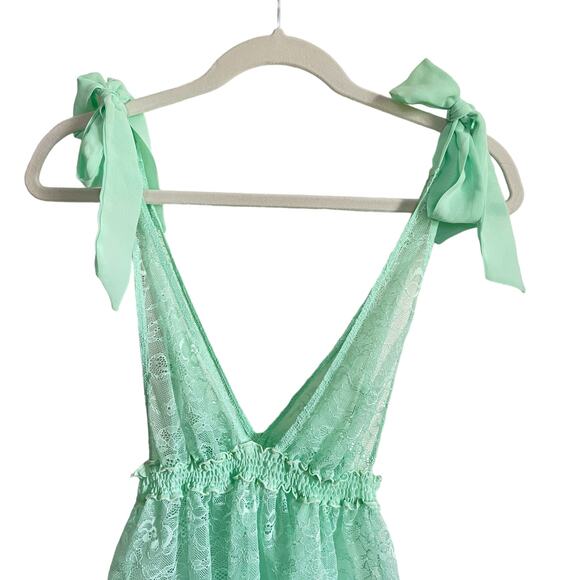 Fredricks of Hollywood Mint Green Lace Lingerie top Size Medium - Picture 2 of 4